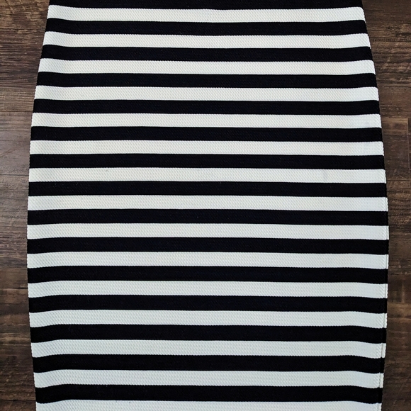 Necessary Objects Black White Pencil Skirt - Picture 3 of 9